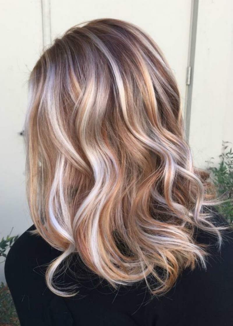 Hair highlighting in two colors