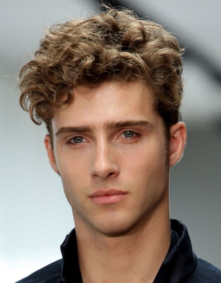 Men's haircuts for curly hair