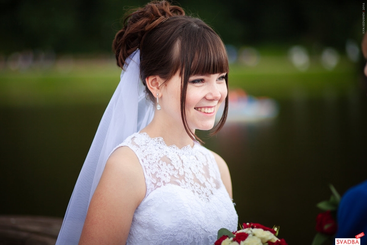 Wedding hairstyles for medium hair with a veil with bangs