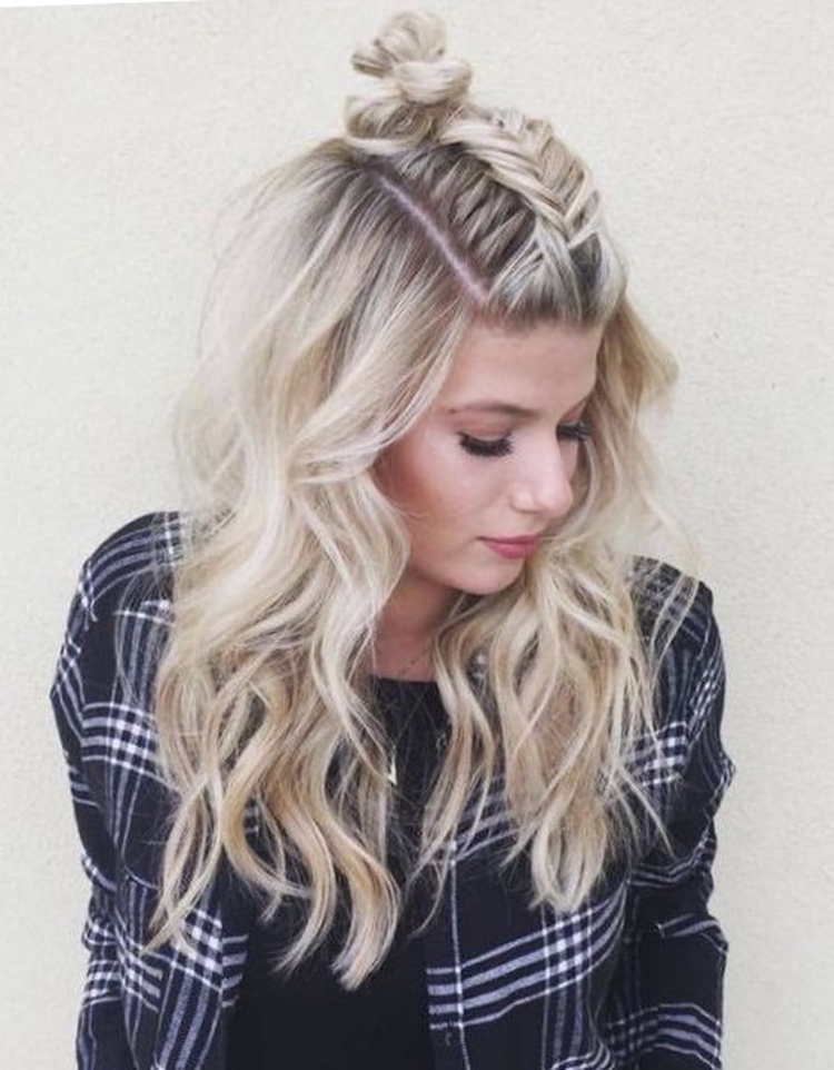 Light hairstyles with loose hair