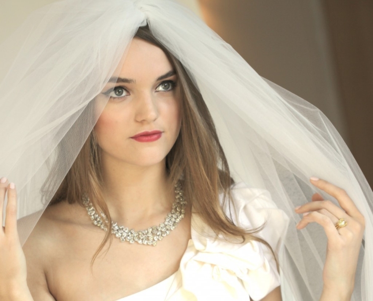 Wedding hairstyles for medium hair with a veil with bangs