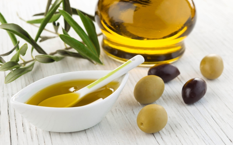 Application of olive oil for hair