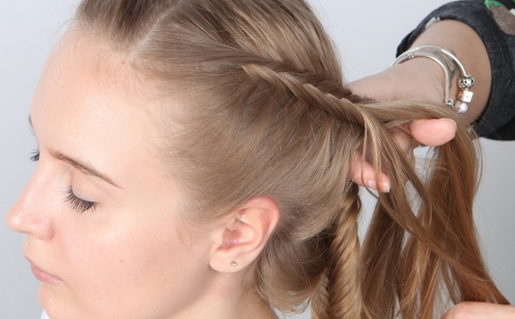 How to braid two side braids of yourself