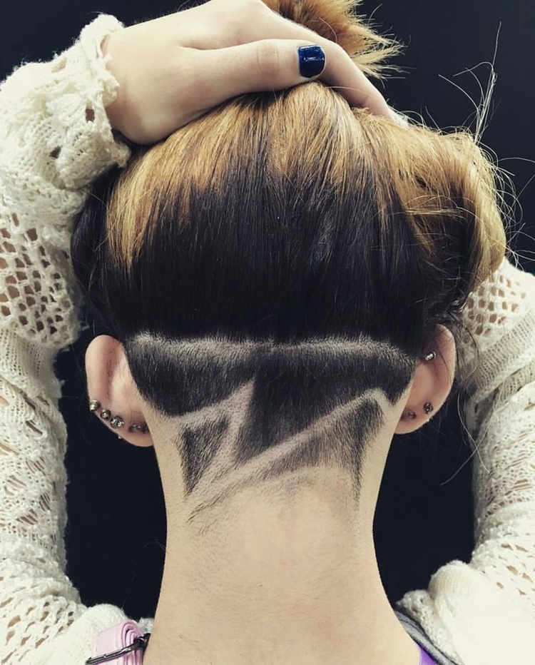 Drawing on the back of the head shaved in girls