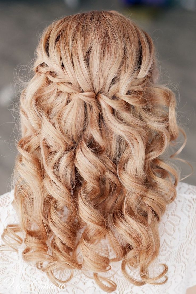 Wedding hairstyles for medium hair with a veil with bangs