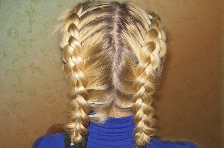 How to braid two side braids of yourself