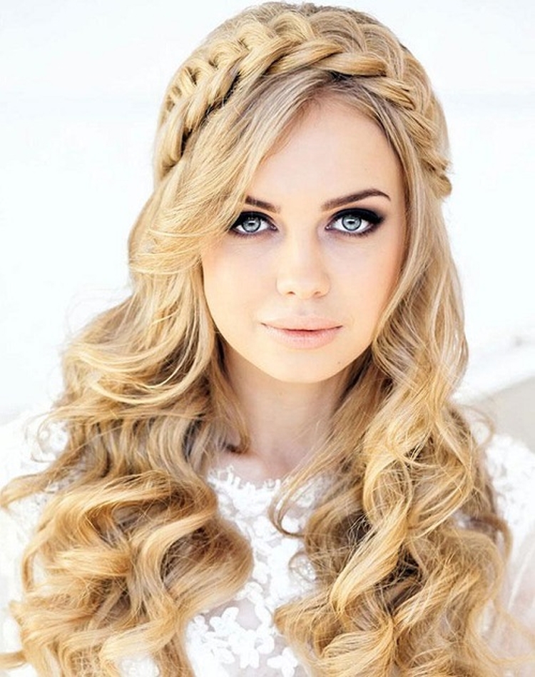 Light hairstyles with loose hair