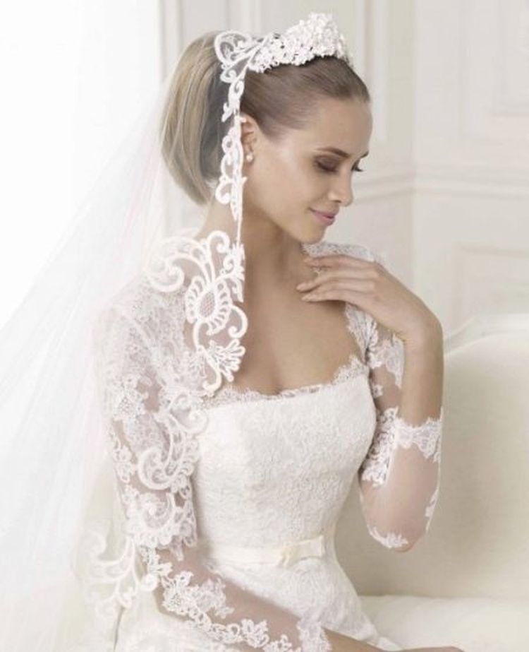 Wedding hairstyles for medium hair with a veil with bangs