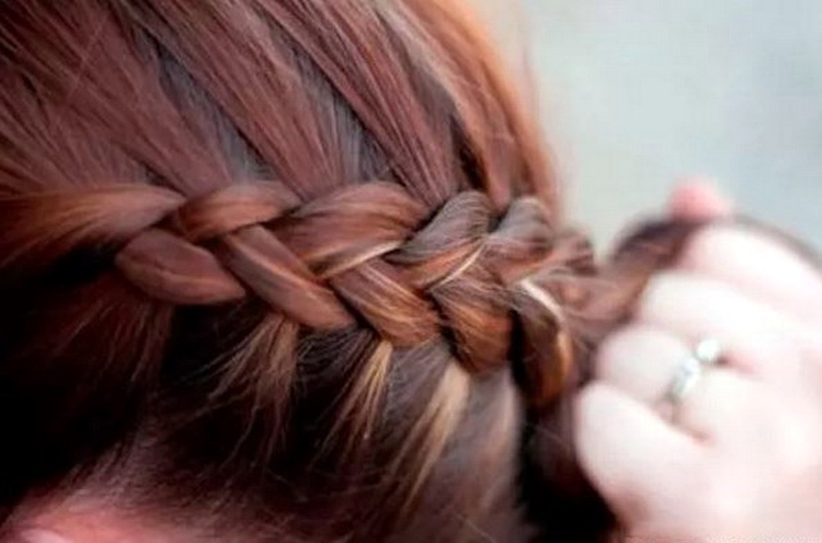 How to braid two side braids of yourself