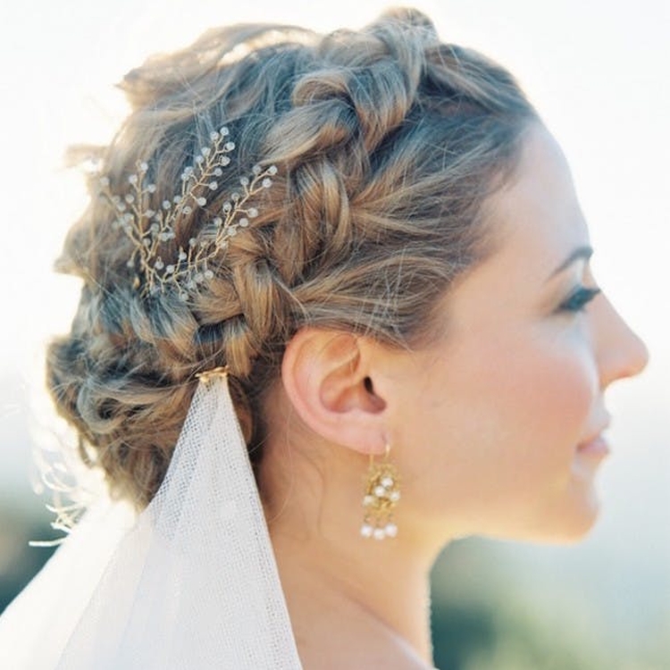 Wedding hairstyles for medium hair with a veil with bangs