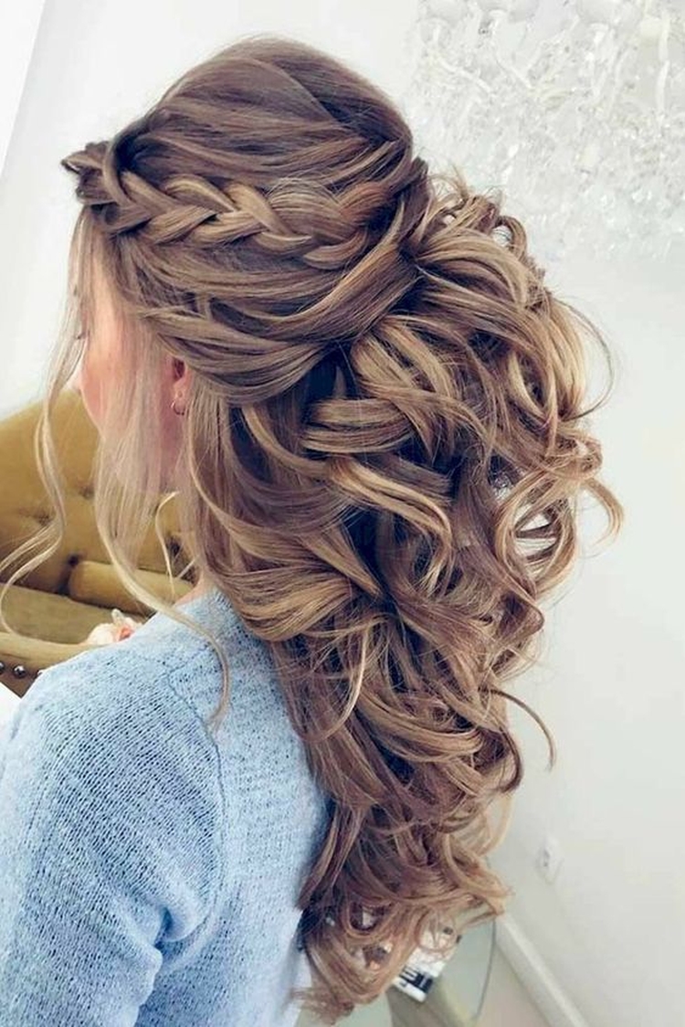 Light hairstyles with loose hair