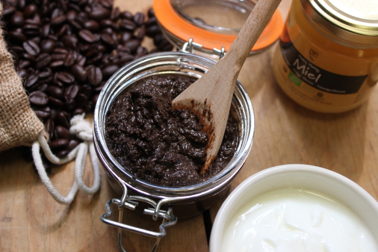 Hair mask with coffee