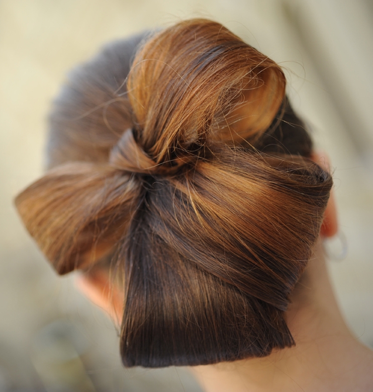 How to make a bow out of hair