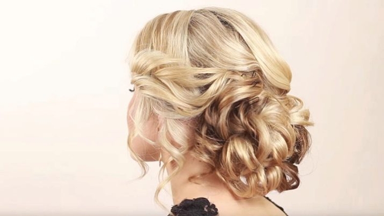 How to make a bump of hair with an elastic band