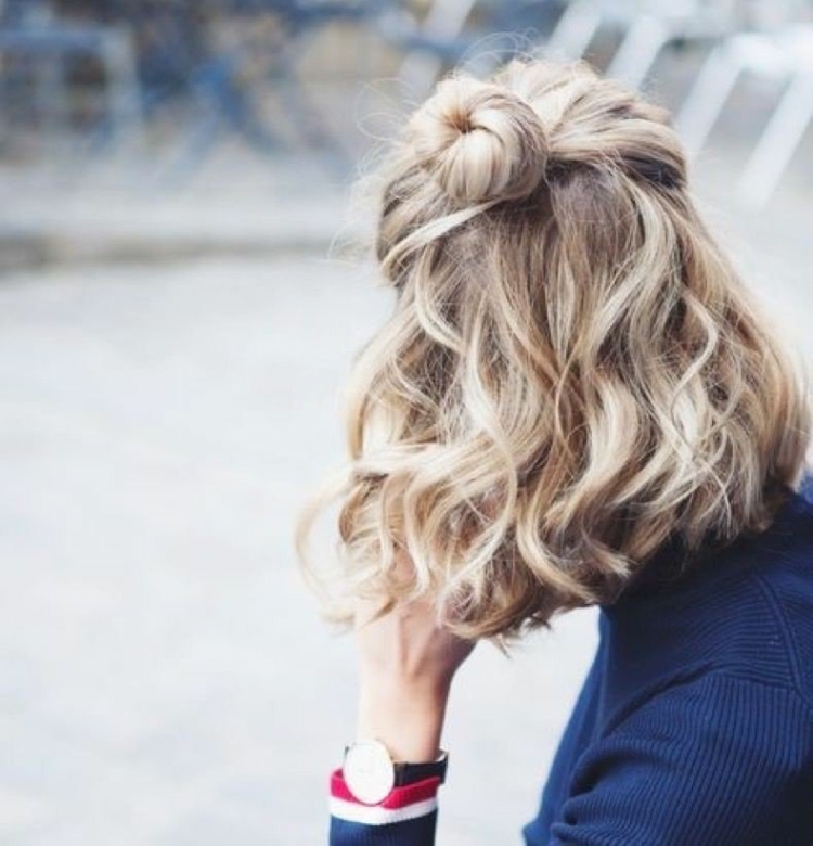 Light hairstyles with loose hair