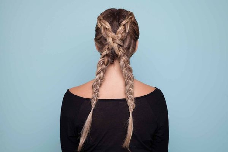 How to braid two side braids of yourself