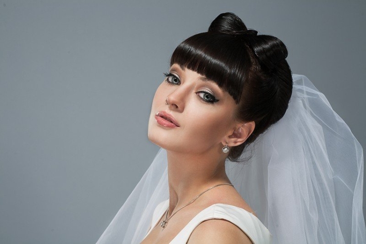 Wedding hairstyles for medium hair with a veil with bangs