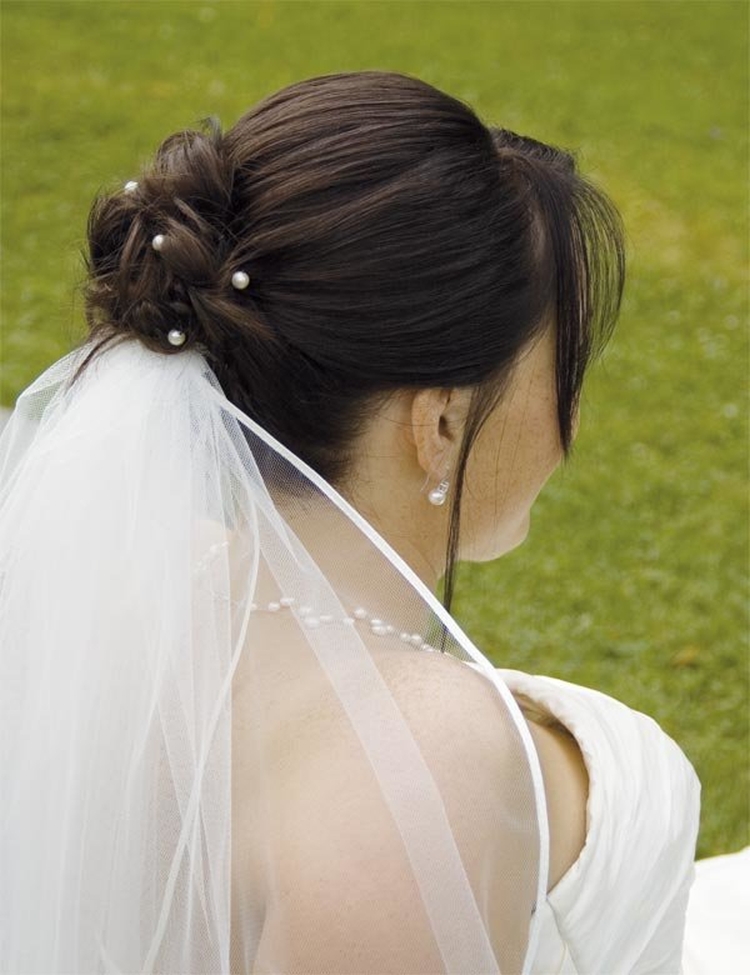 Wedding hairstyles for medium hair with a veil with bangs