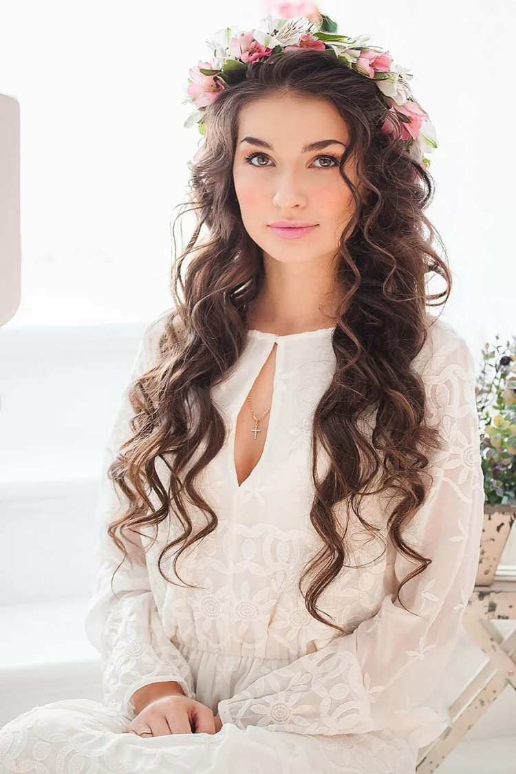 Light hairstyles with loose hair