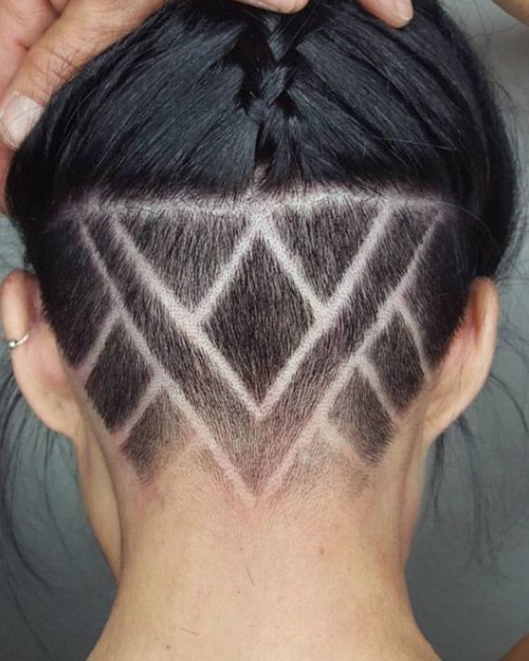 Drawing on the back of the head shaved in girls