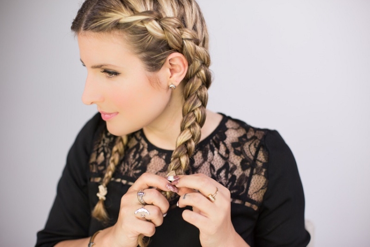 How to braid two side braids of yourself