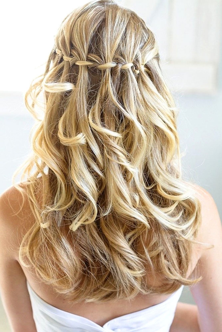 Light hairstyles with loose hair