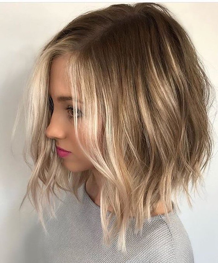 Shaggy haircut for medium hair