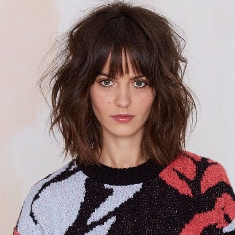 Shaggy haircut for medium hair