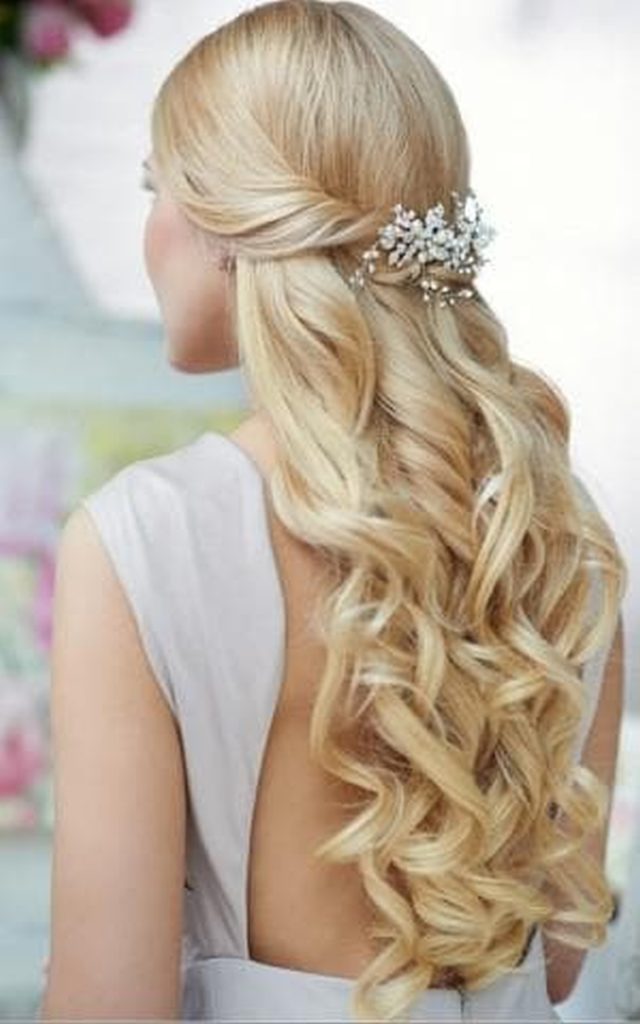 Hairstyles for medium hair for wedding guests