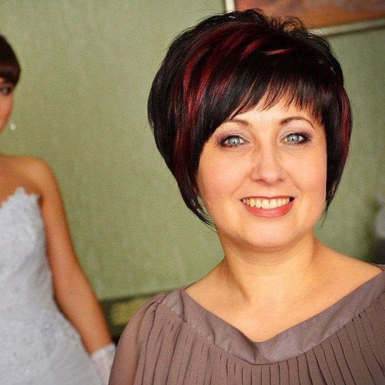 Hairstyles for the mother of the groom for the wedding