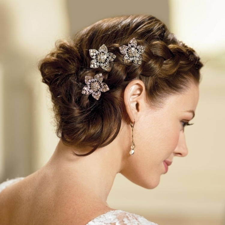 Hairstyles for medium hair for wedding guests