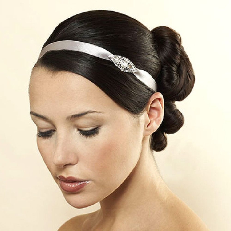 Hairstyles for medium hair for wedding guests