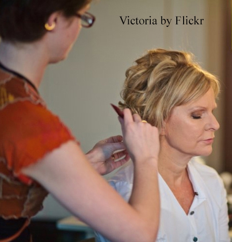 Hairstyles for the mother of the groom for the wedding