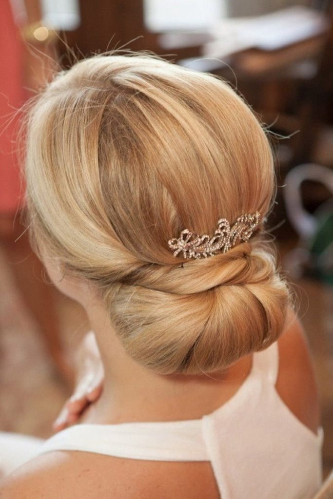 Hairstyles for medium hair for wedding guests