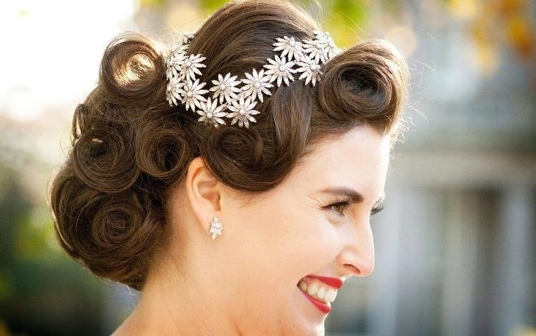 Hairstyles for medium hair for wedding guests