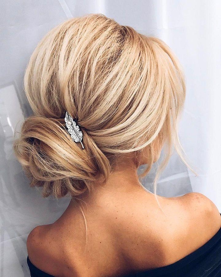 Hairstyles for the mother of the groom for the wedding