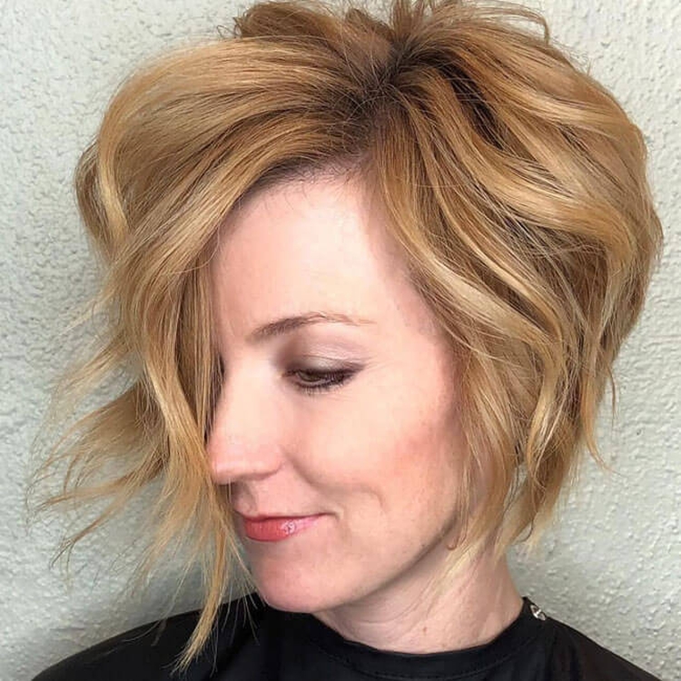 Short hairstyles for women 40