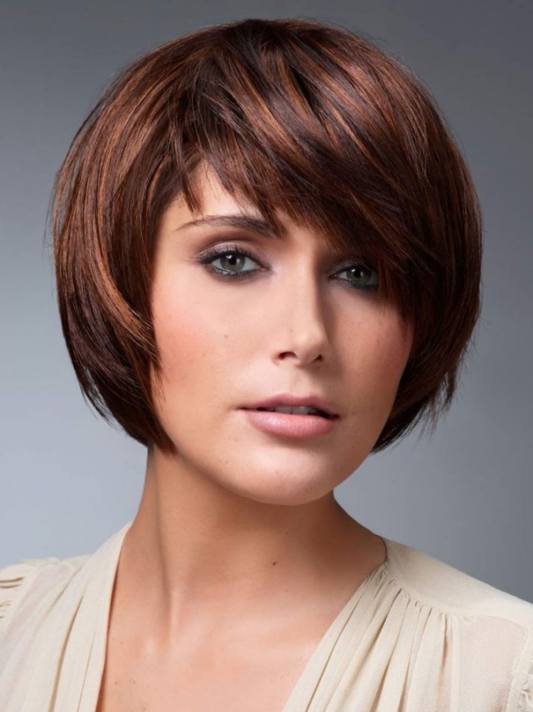 Short hairstyles for women 40