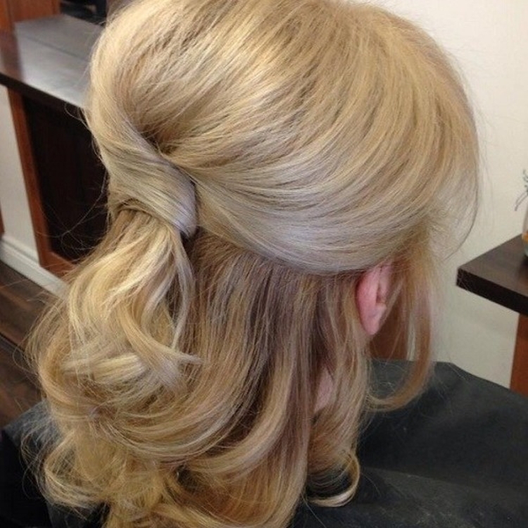 Hairstyles for the mother of the groom for the wedding