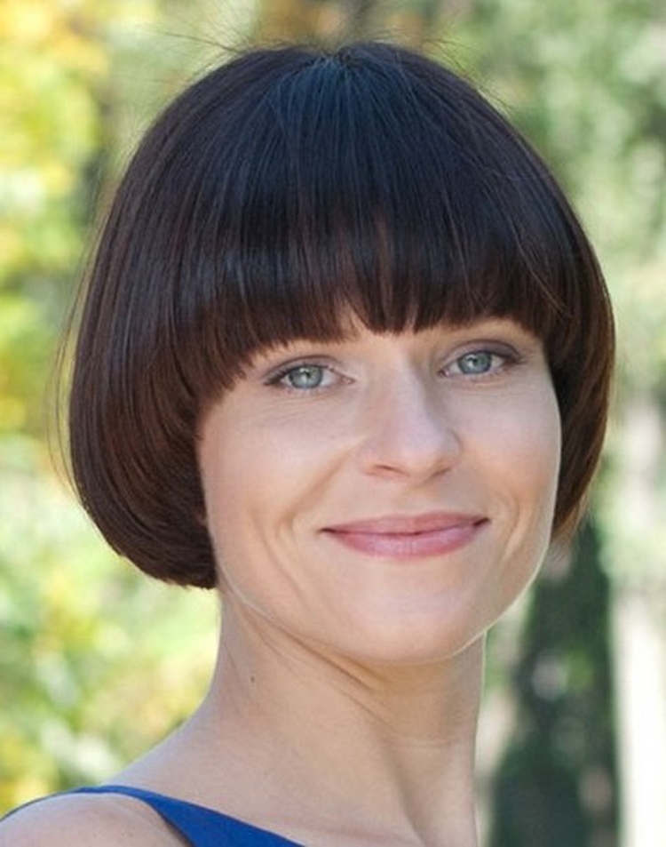 Short hairstyle for a woman of 50