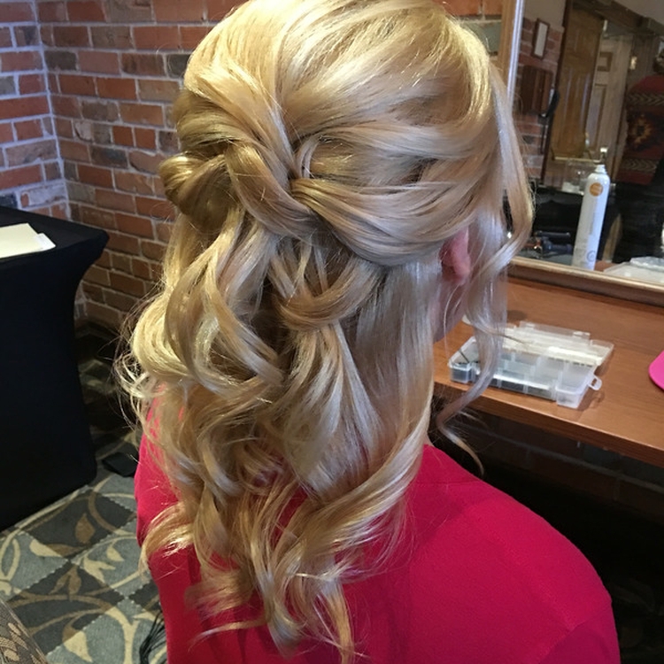 Hairstyles for the mother of the groom for the wedding