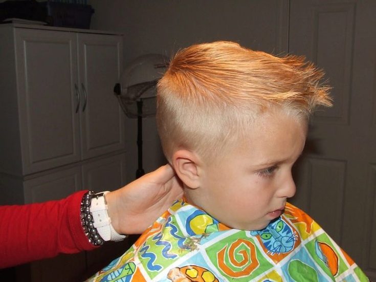 How to cut a baby boy with a clipper and scissors at home