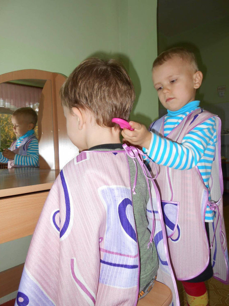 How to cut a baby boy with a clipper and scissors at home