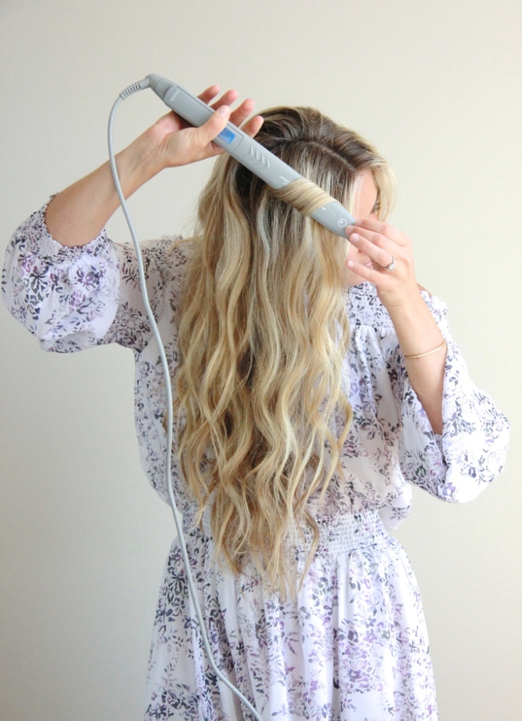 How to curl your hair on a flat iron