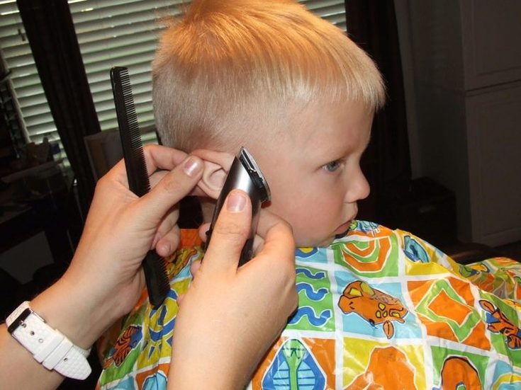 How to cut a baby boy with a clipper and scissors at home