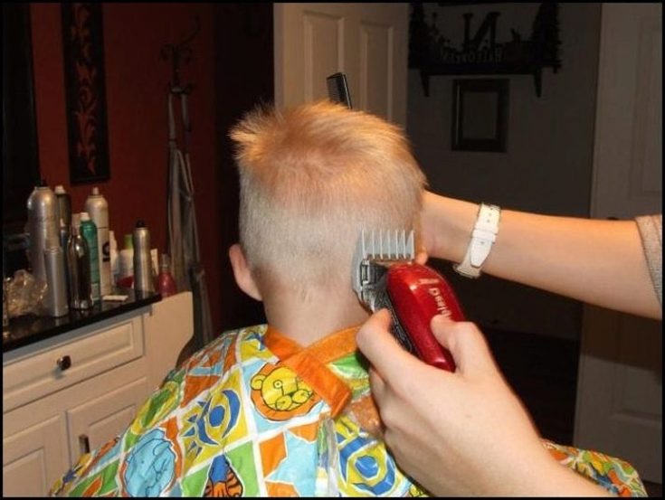 How to cut a baby boy with a clipper and scissors at home