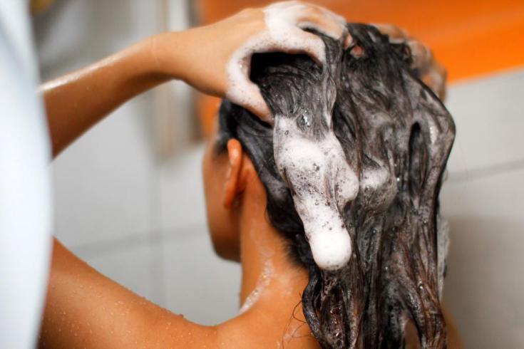 How to clean your scalp at home