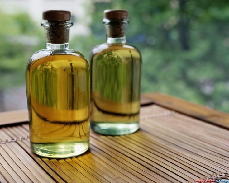 Camphor oil for hair