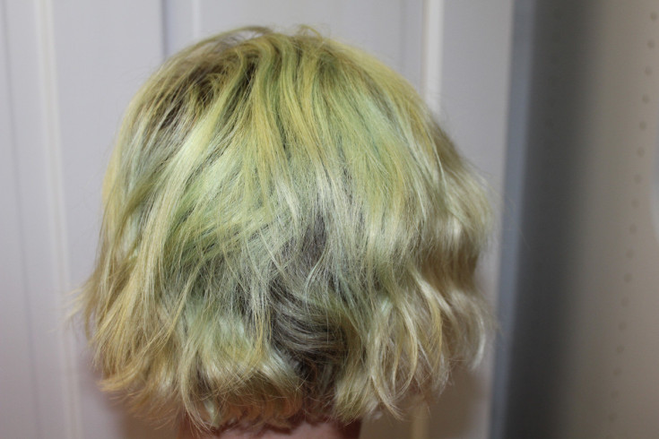 How to remove greens from hair after dyeing