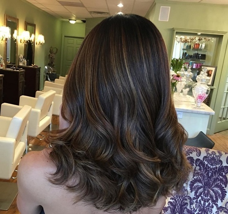 Highlighting on a haircut cascade - the best techniques for straight and curly hair